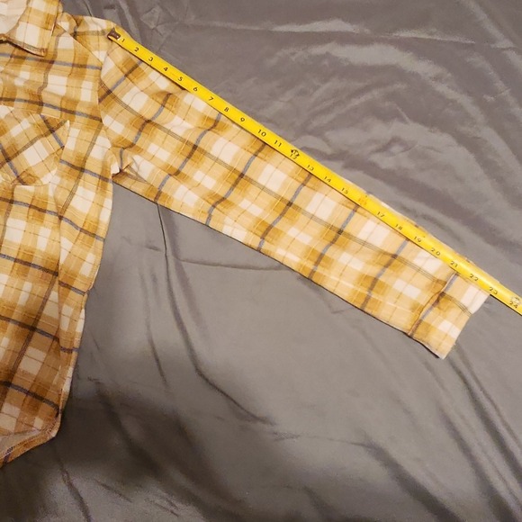 Yellowstone Inspired Flannel, Plaid‎ Button Up, High-Low Hem, Size Large - Picture 5 of 5